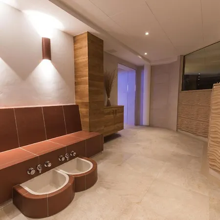 Haffhus - & Kompleks wypoczynkowy 3*